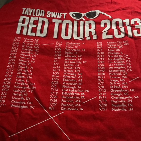 Small Taylor Swift T-shirt from red era tour - Picture 2 of 2